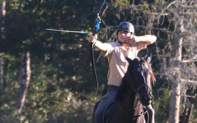 Stages d'équitation insolite Le tir à l'arc à cheval