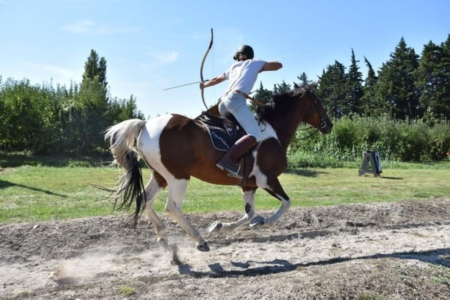 Stages d'équitation insolite Tir à l'arc à cheval 1 journée (sans repas)